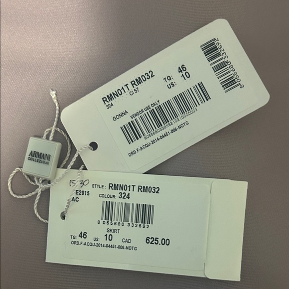 Armani Collezioni lilac, pencil satin skirt in Size US: 10 - Picture 7 of 7